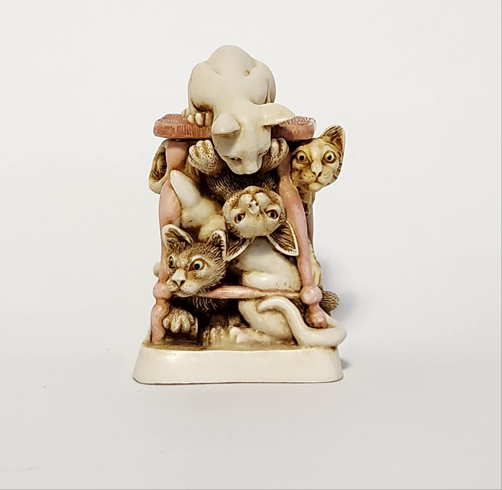 Harmony Kingdom - Peter Calvesbert - Tony's Tabbies Trinket Box 1997