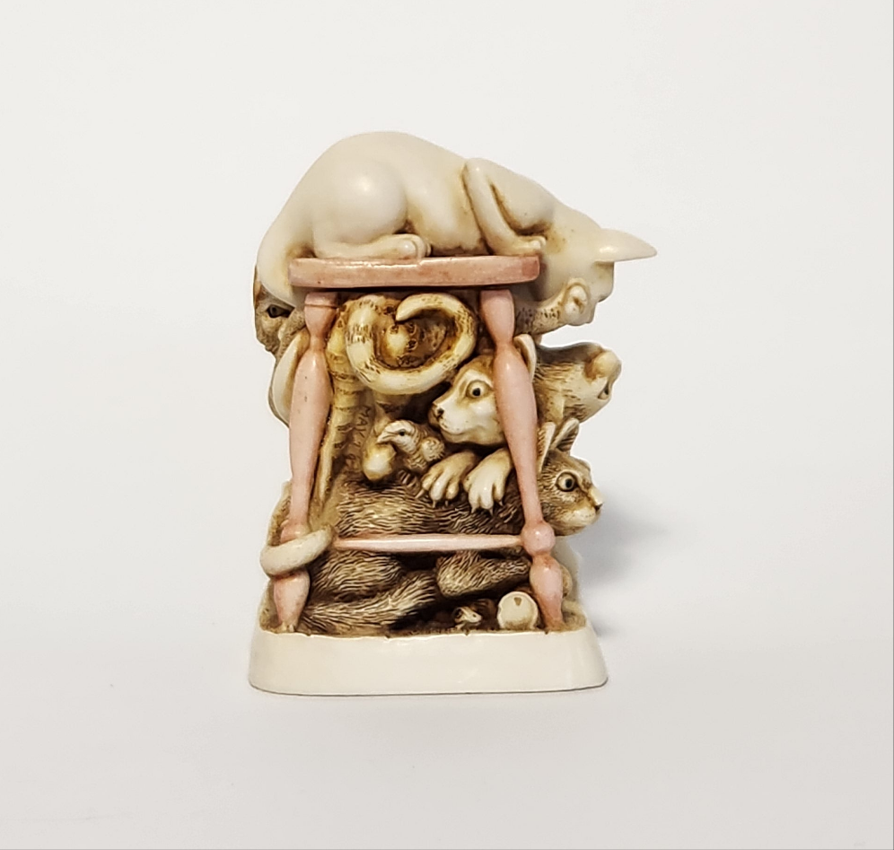 Harmony Kingdom - Peter Calvesbert - Tony's Tabbies Trinket Box 1997