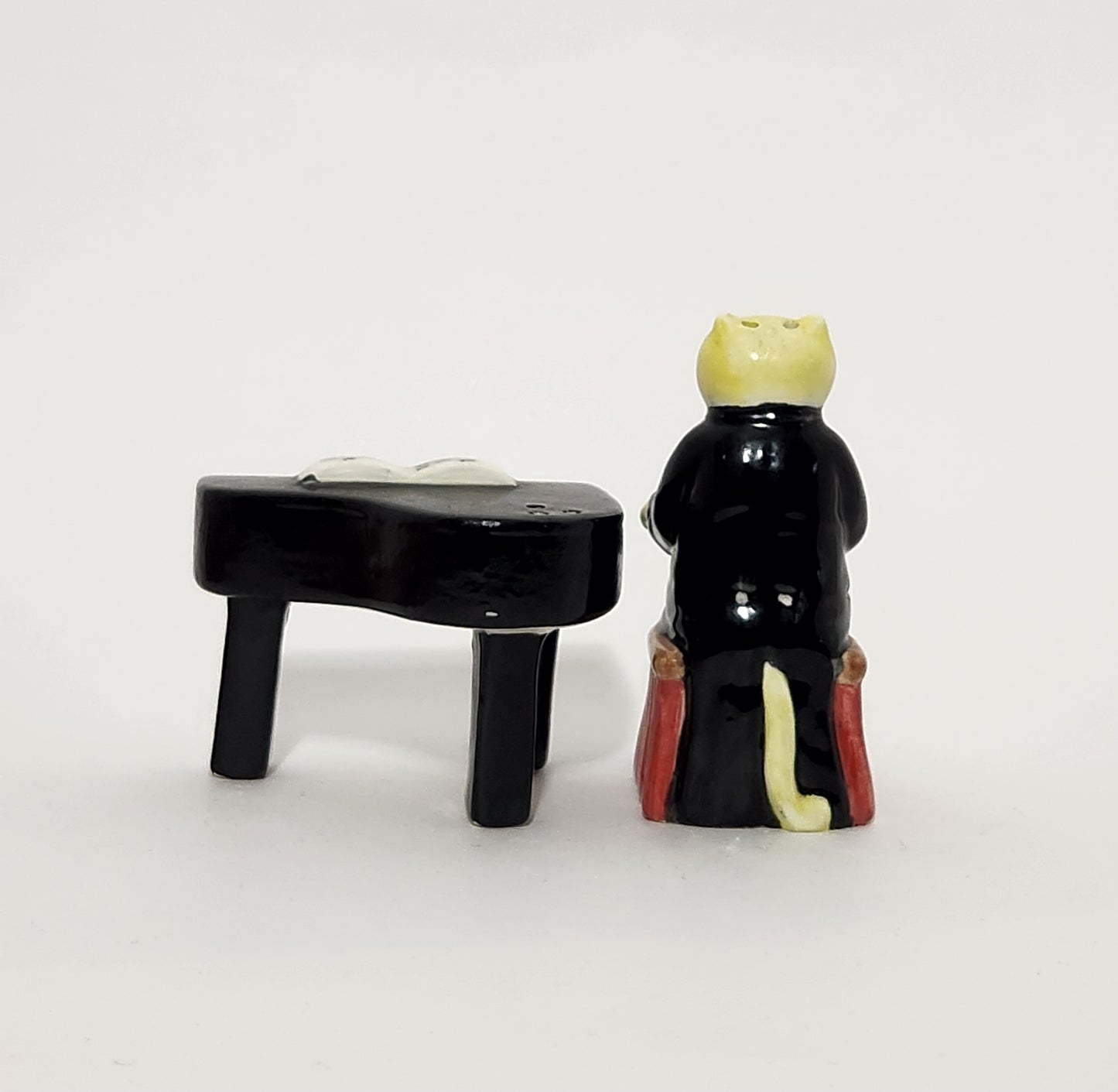 Cardinal Inc - Cat Playing Piano Salt & Pepper Shakers