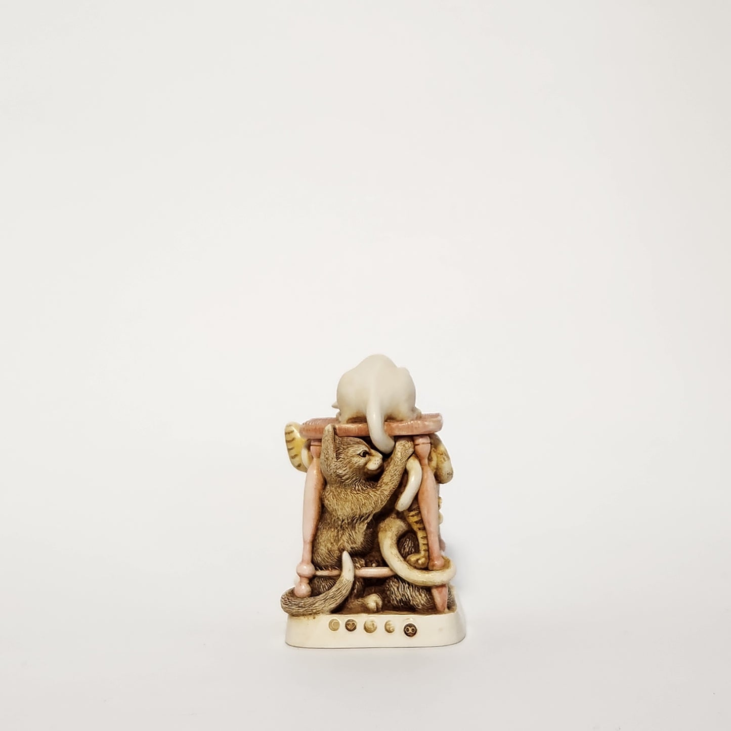 Harmony Kingdom - Peter Calvesbert - Tony's Tabbies Trinket Box 1997