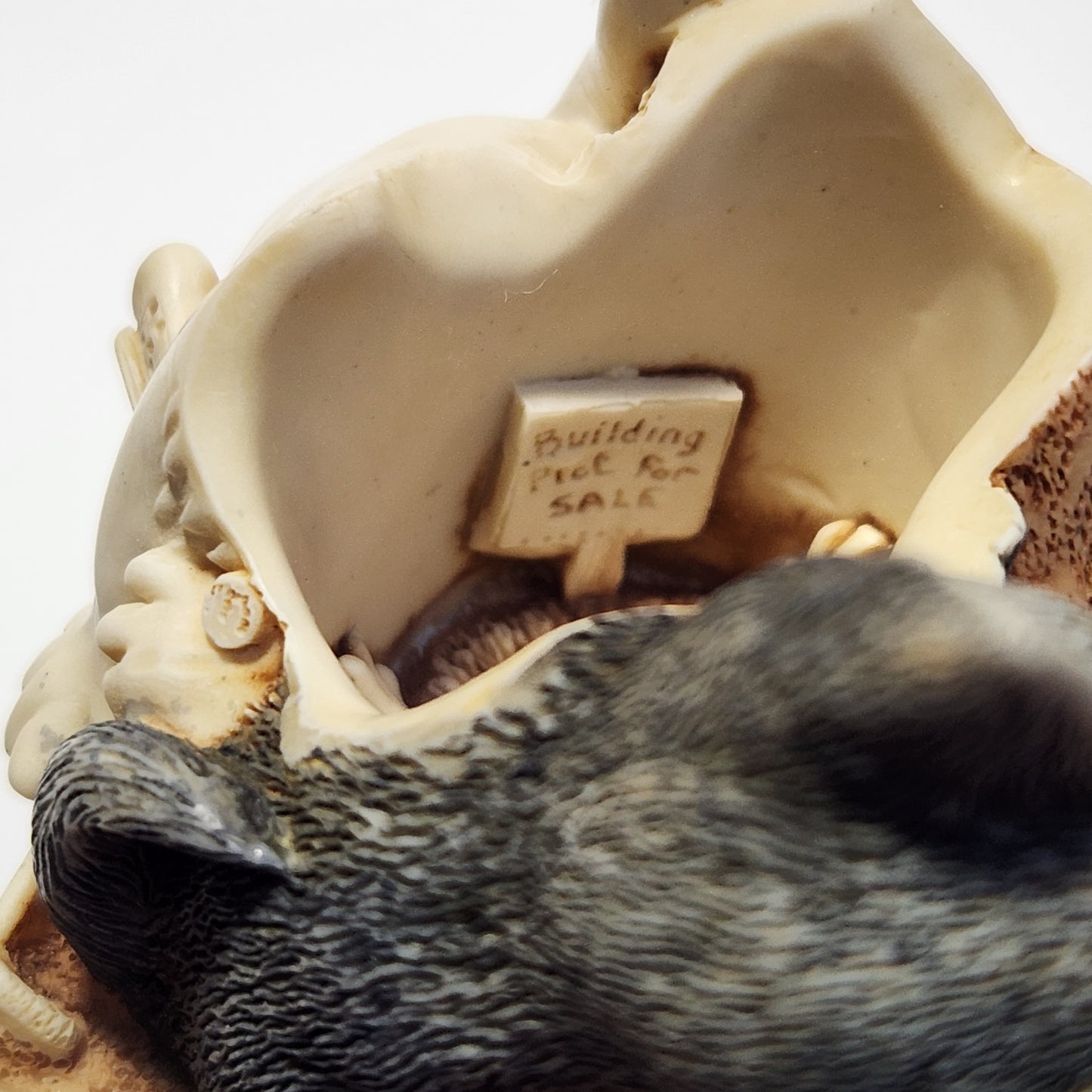 Harmony Kingdom - Peter Calvesbert - Powder Room Trinket Box 2001