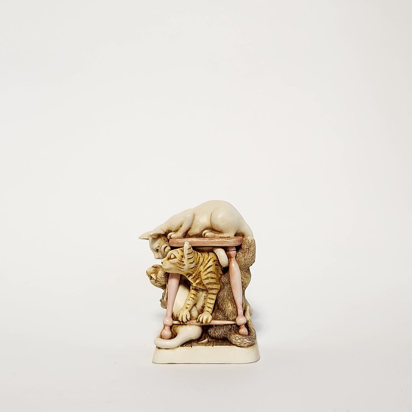Harmony Kingdom - Peter Calvesbert - Tony's Tabbies Trinket Box 1997