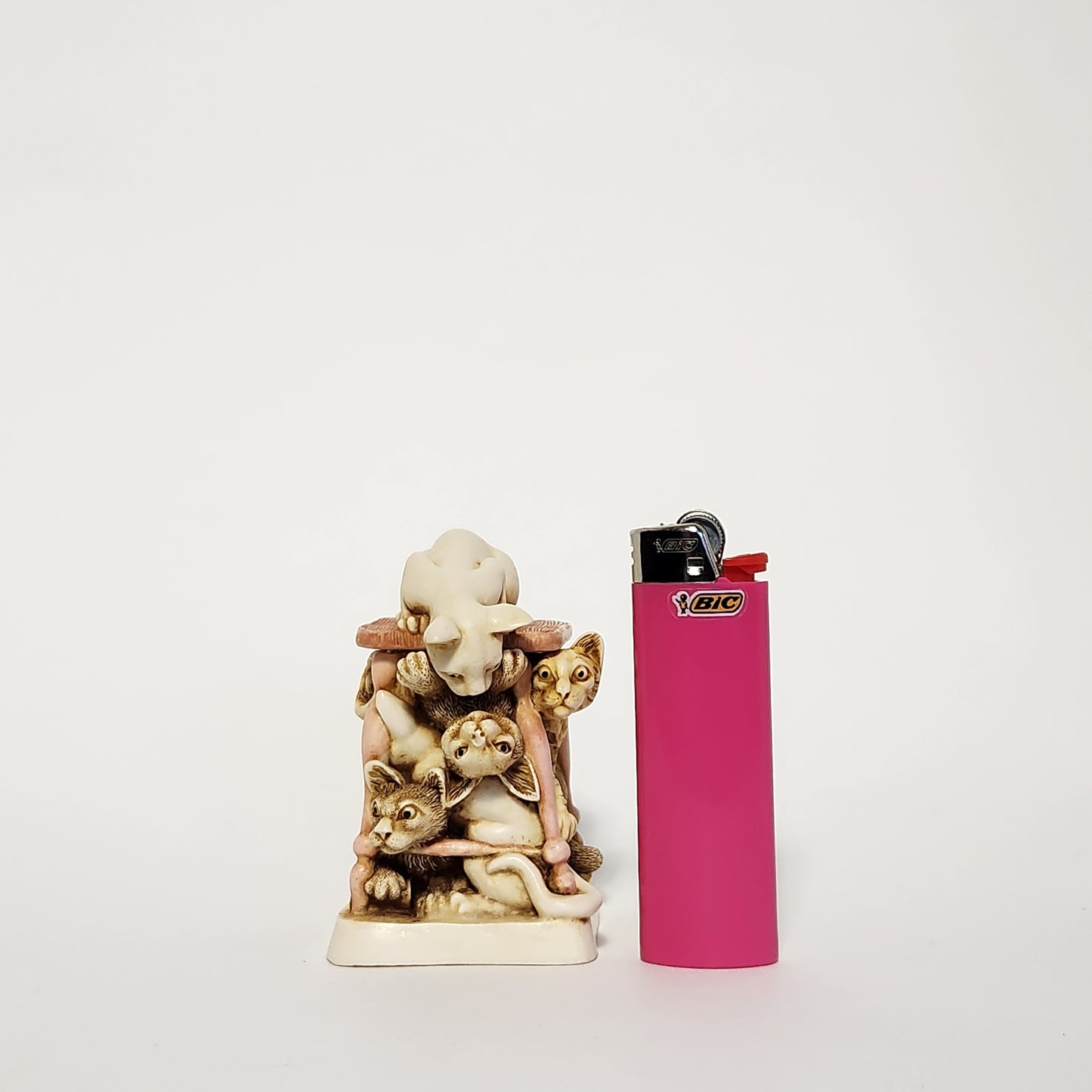 Harmony Kingdom - Peter Calvesbert - Tony's Tabbies Trinket Box 1997