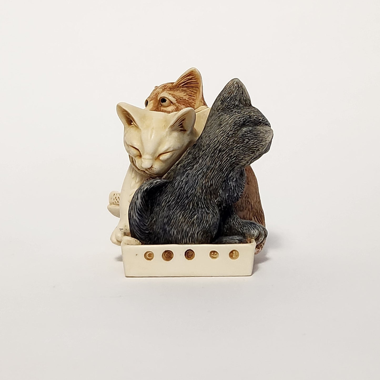 Harmony Kingdom - Peter Calvesbert - Powder Room Trinket Box 2001