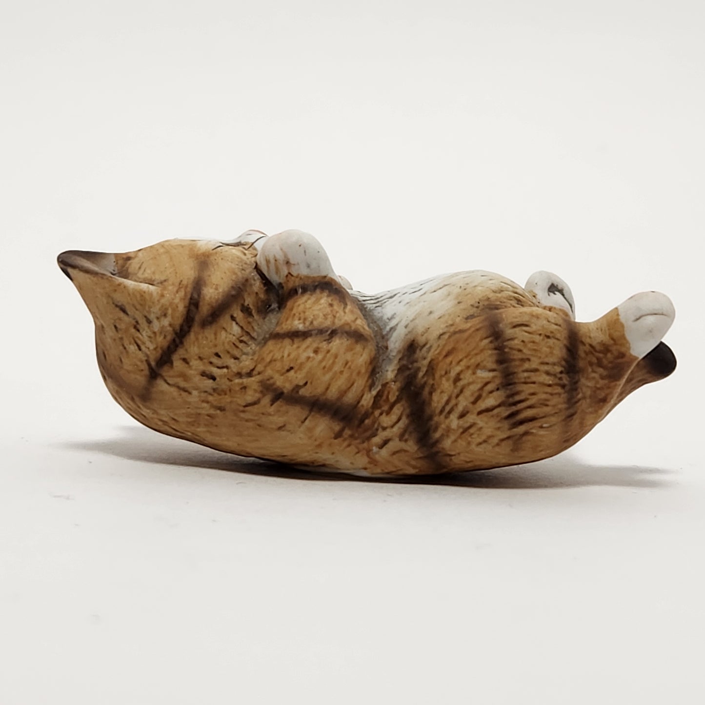 House of Global Art - Harvey Knox Kingdom - Sleeping Kitten in Basket Porcelain Figurine