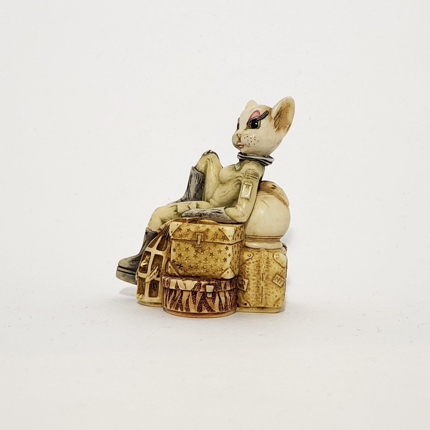 Harmony Kingdom - Adam Binder - Minx on the Moon Trinket Box 2001