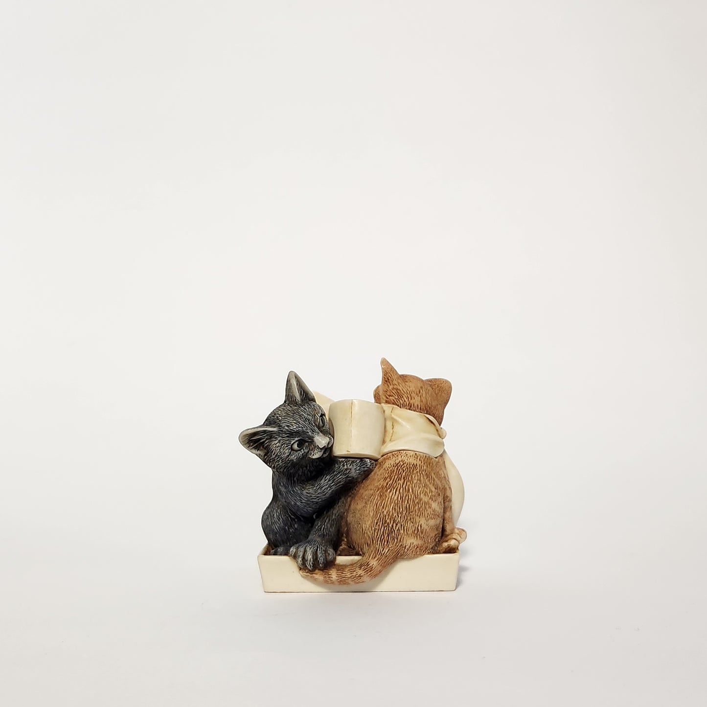 Harmony Kingdom - Peter Calvesbert - Powder Room Trinket Box 2001