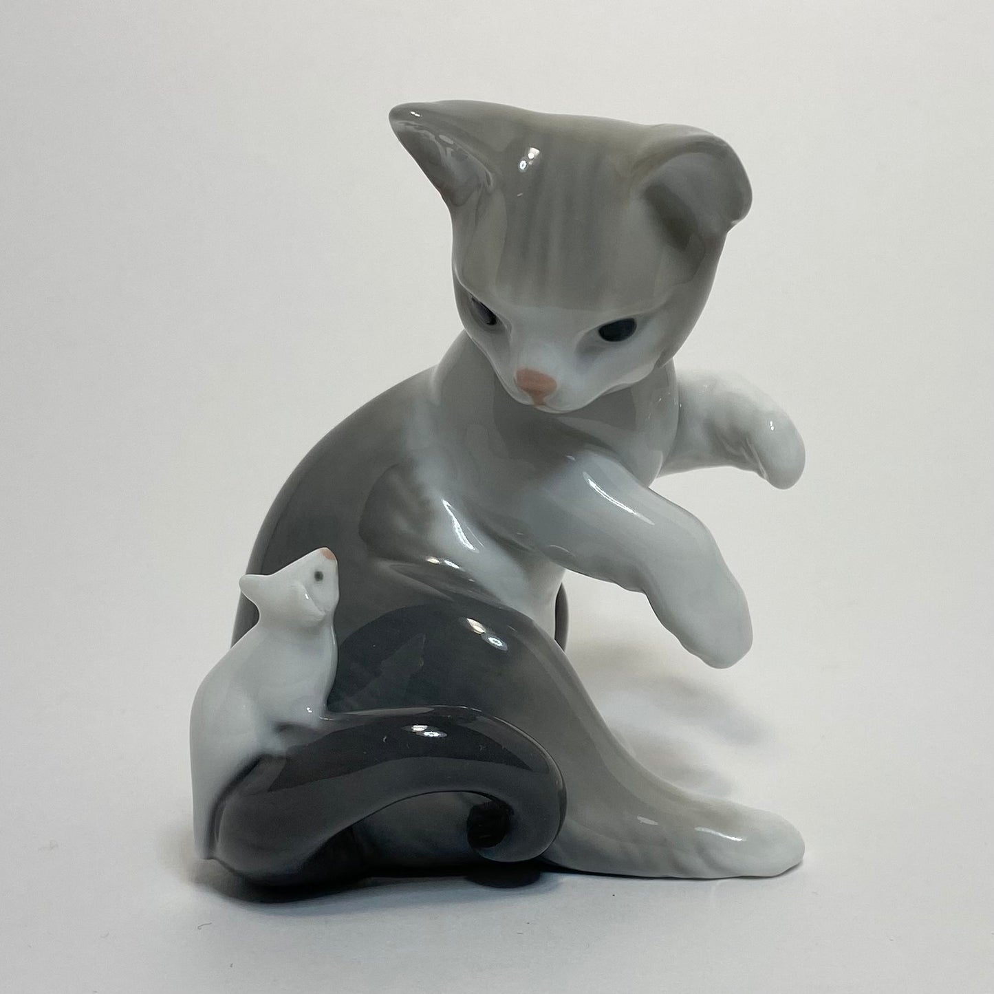 Lladro - Stunned Kitty Cat and Mouse Porcelain Figurine 1984