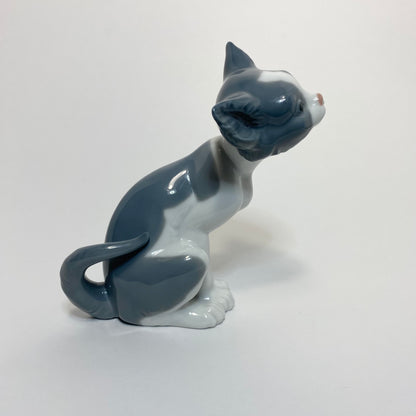 Lladro - Expectant Cat Porcelain Figurine 1982