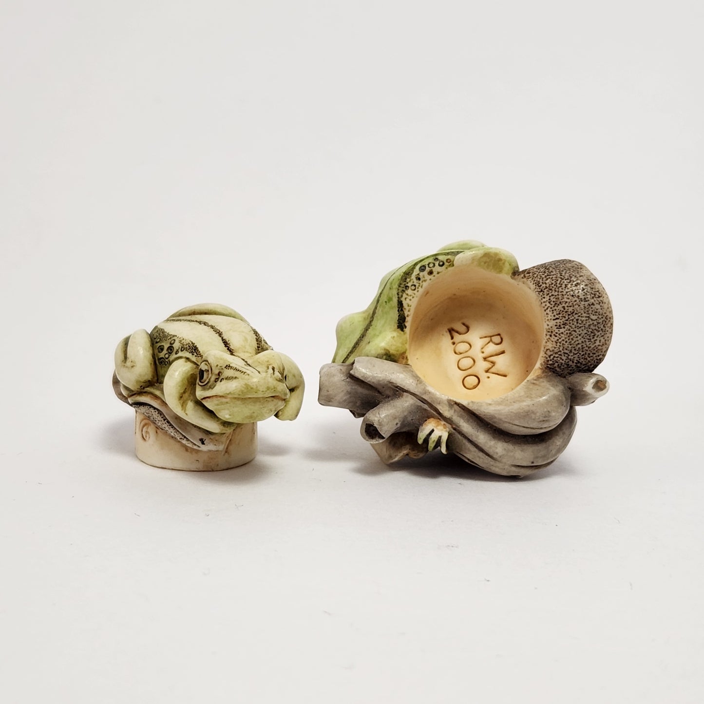 Harmony Kingdom - Sherman Drackett - Lover's Leap Frog Trinket Box 2000