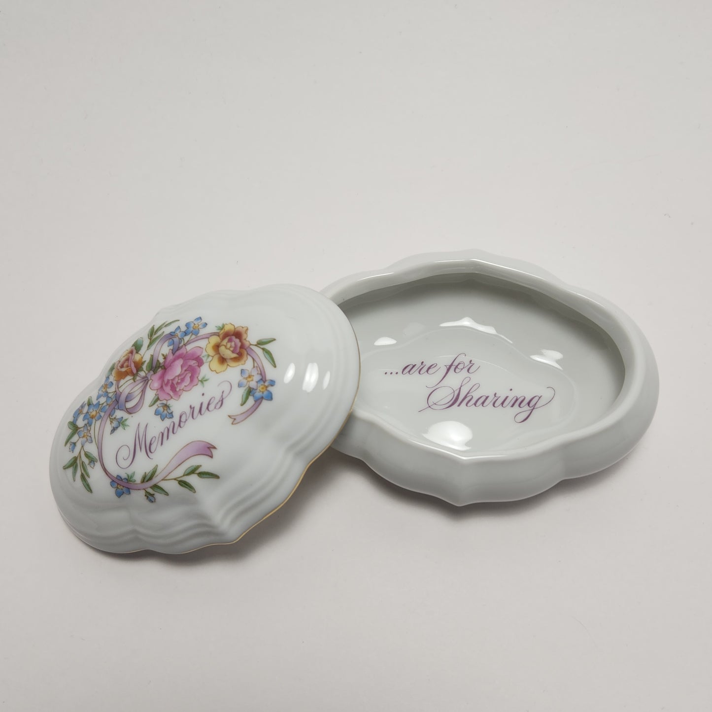 Avon - "Memories are for Sharing" Floral Musical Trinket Box 1983
