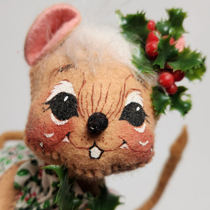 Annalee Mobilitee Dolls - Mouse Doll with Mistletoe Dress 1995