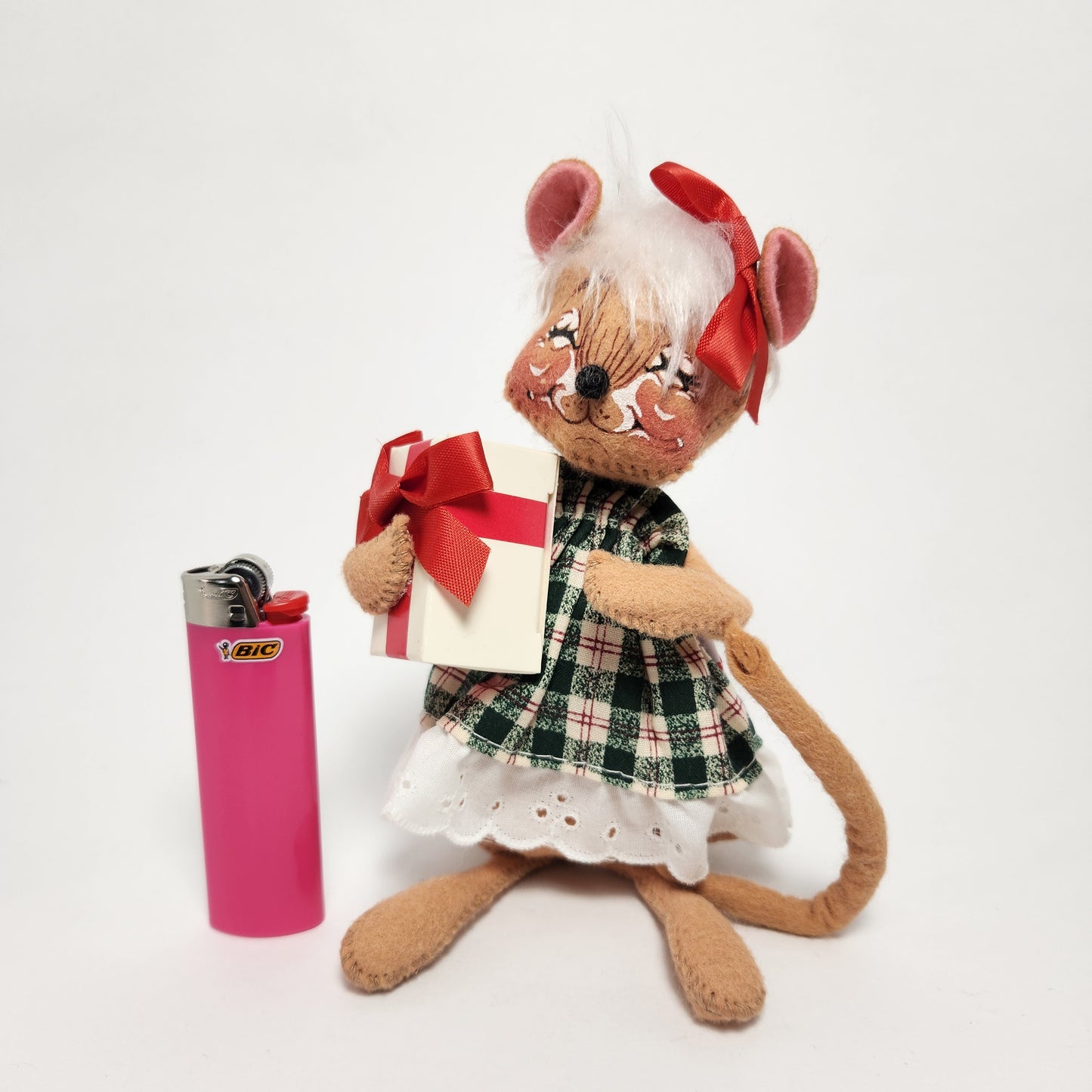 Annalee Mobilitee Dolls - Mouse Doll with Plaid Dress and Present 1995