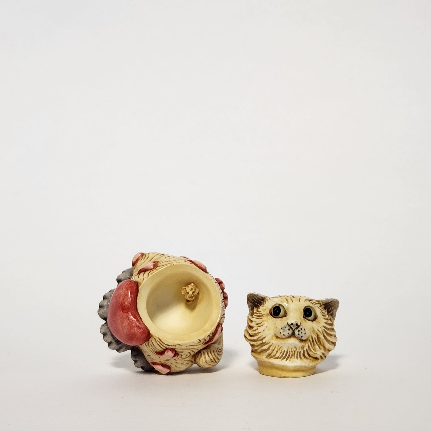 Harmony Kingdom - Pot Bellys Valentino Trinket Box 2001