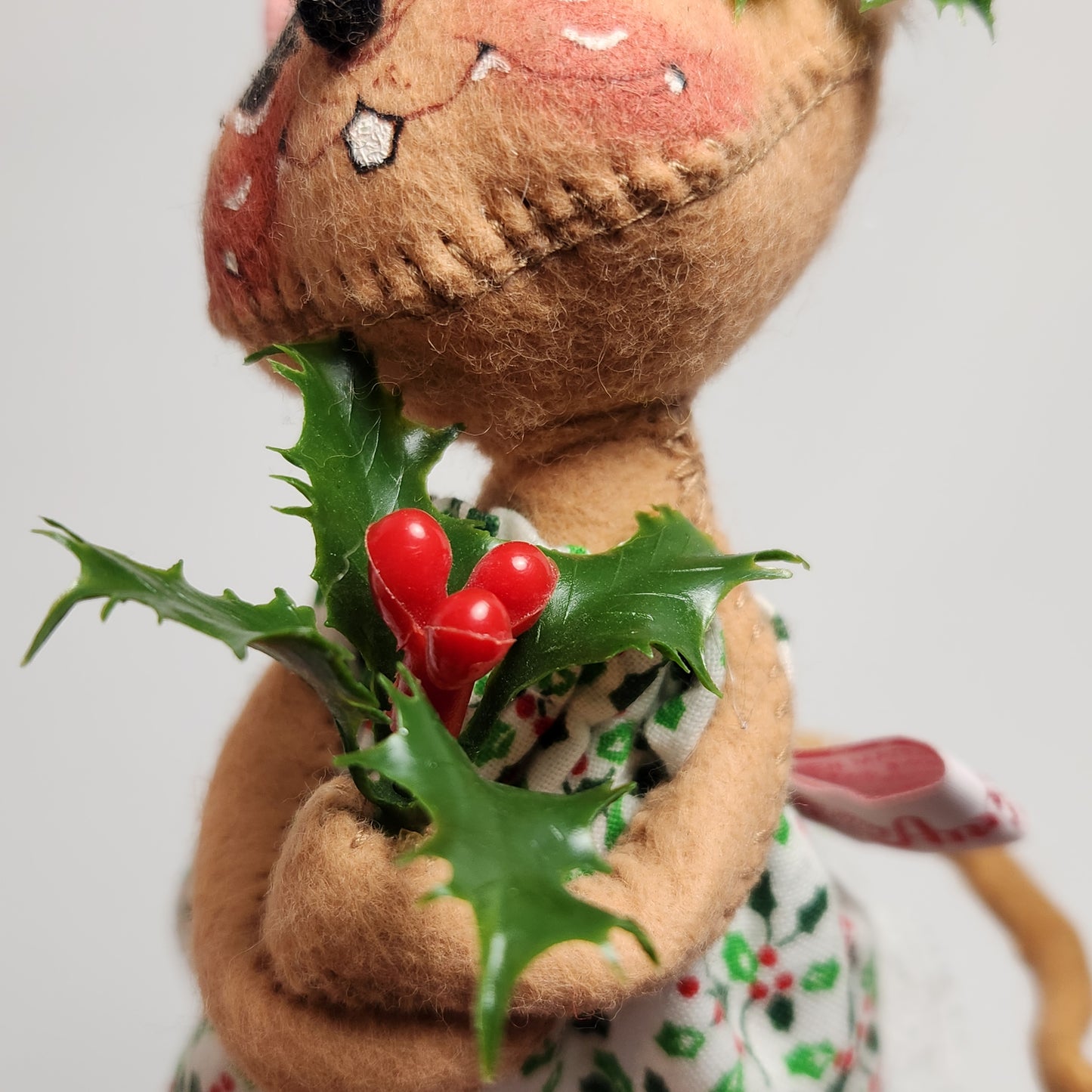 Annalee Mobilitee Dolls - Mouse Doll with Mistletoe Dress 1995