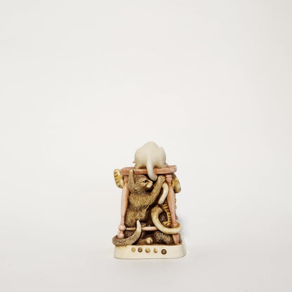 Harmony Kingdom - Peter Calvesbert - Tony's Tabbies Trinket Box 1997