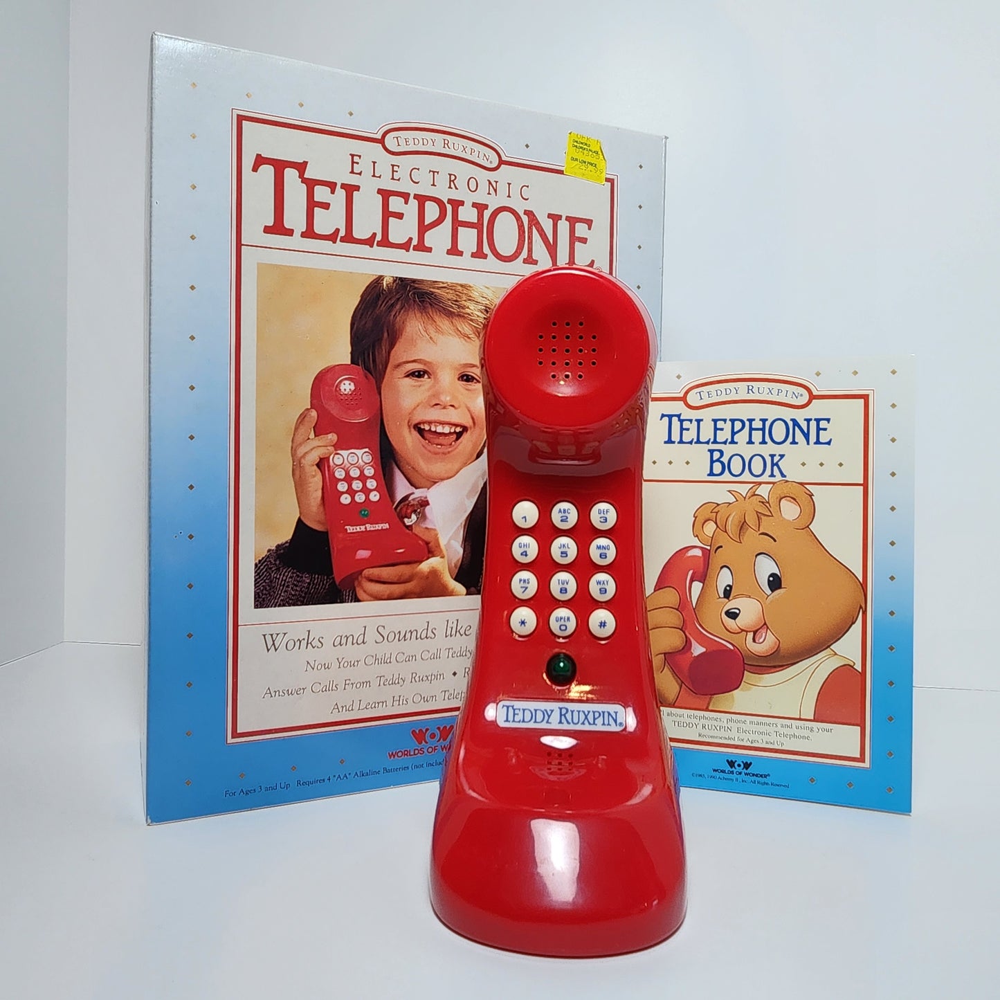 Worlds of Wonder - The World of Teddy Ruxpin Animated Talking Toy and Telephone (Bundle) 1990