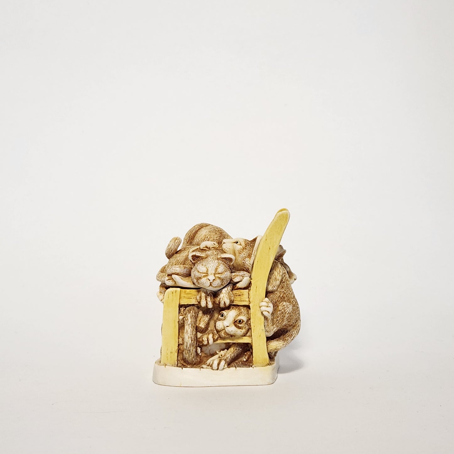 Harmony Kingdom - Peter Calvesbert - Rumble Seat Trinket Box 1996