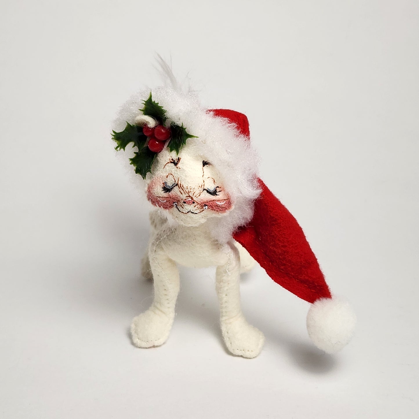 Annalee Mobilitee Dolls - White Cat Doll with Santa Hat 1998
