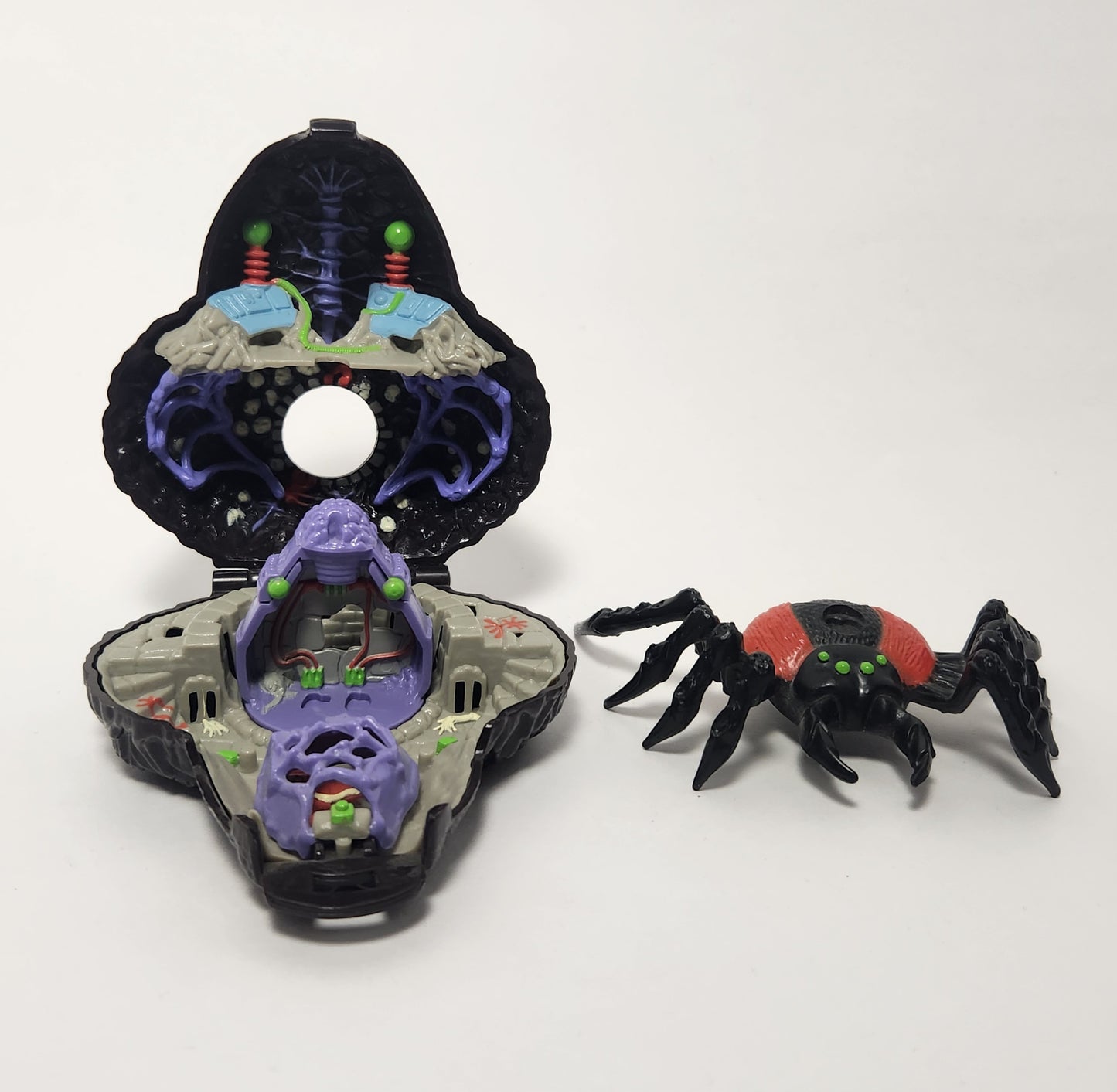 Bluebird - Mighty Max Trapped by Arachnoid Doom Zone Playset 1992
