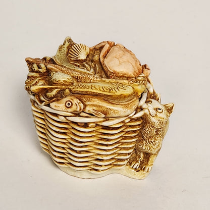 Harmony Kingdom - David Lawrence - Kitty's Kipper Trinket Box 1998