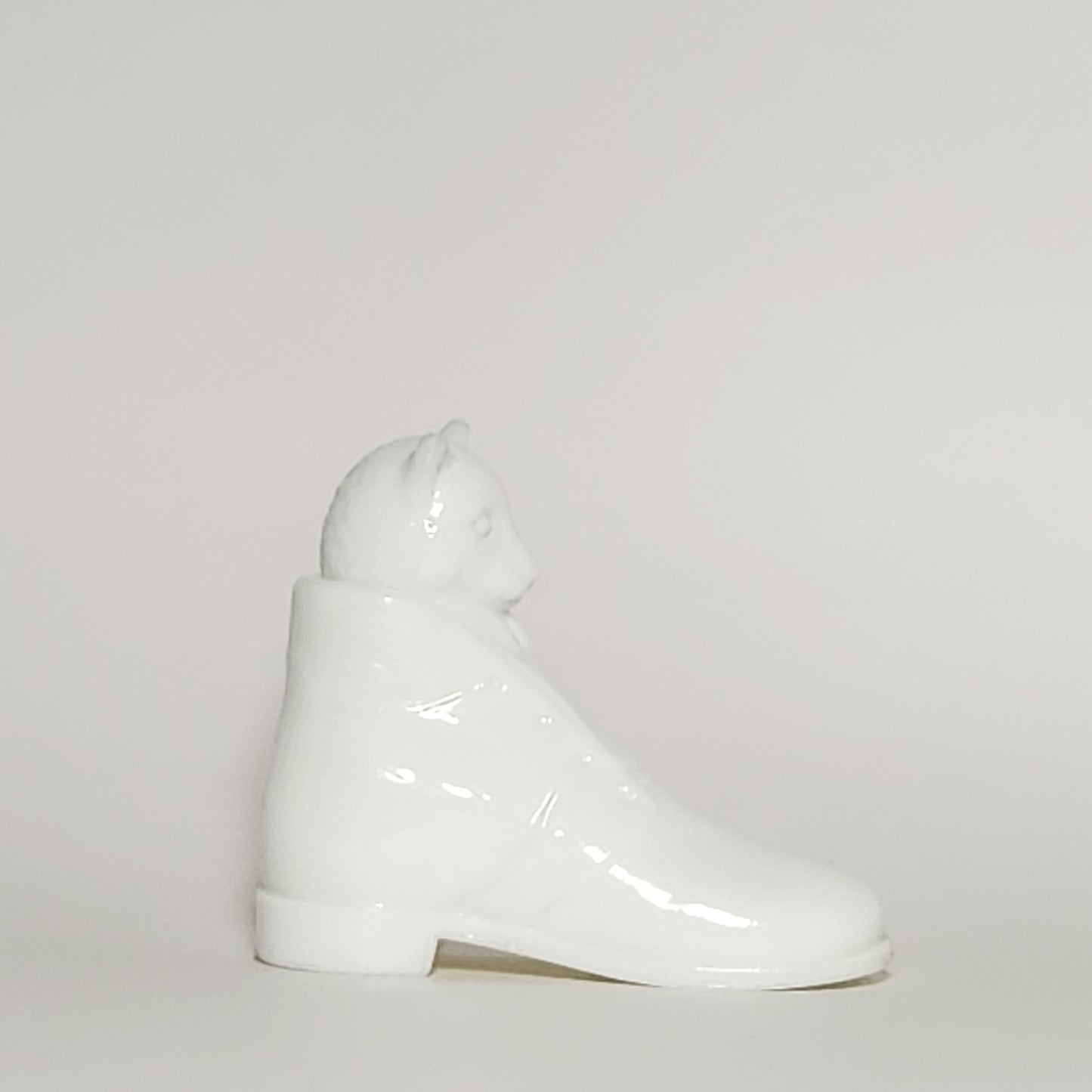 Westmoreland - Puss in Boots White Milk Glass Figurine