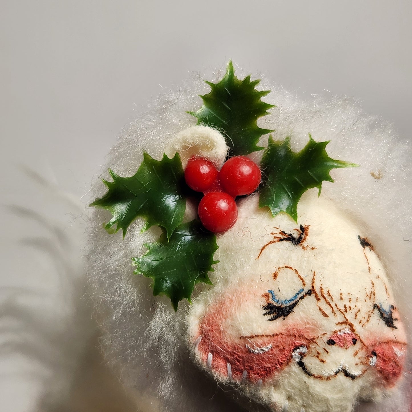 Annalee Mobilitee Dolls - White Cat Doll with Santa Hat 1998