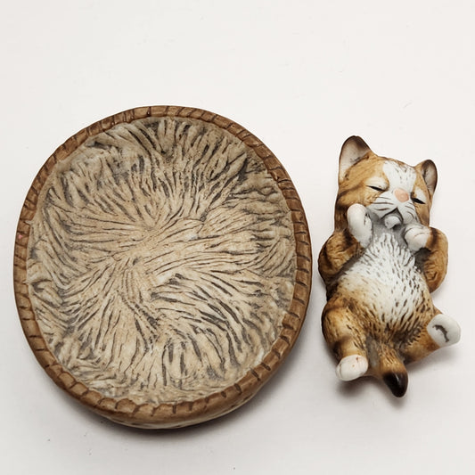 House of Global Art - Harvey Knox Kingdom - Sleeping Kitten in Basket Porcelain Figurine