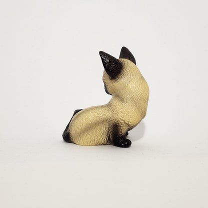 House of Global Art - Harvey Knox Kingdom - Siamese Cat with Ladybug Figurine 1983