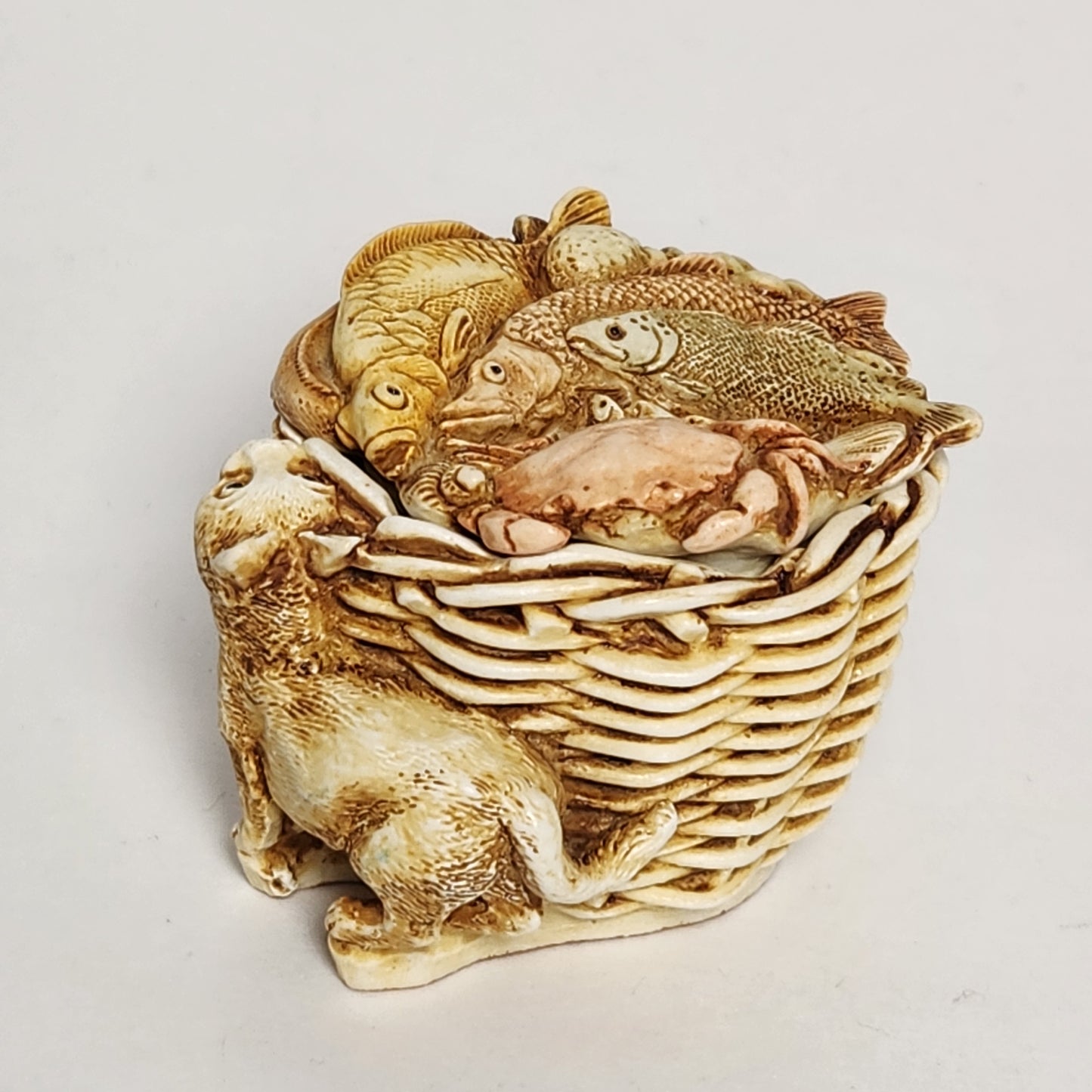 Harmony Kingdom - David Lawrence - Kitty's Kipper Trinket Box 1998