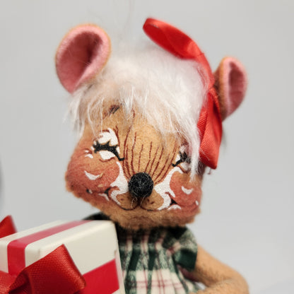 Annalee Mobilitee Dolls - Mouse Doll with Plaid Dress and Present 1995