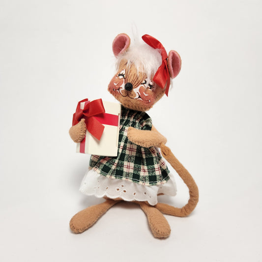 Annalee Mobilitee Dolls - Mouse Doll with Plaid Dress and Present 1995