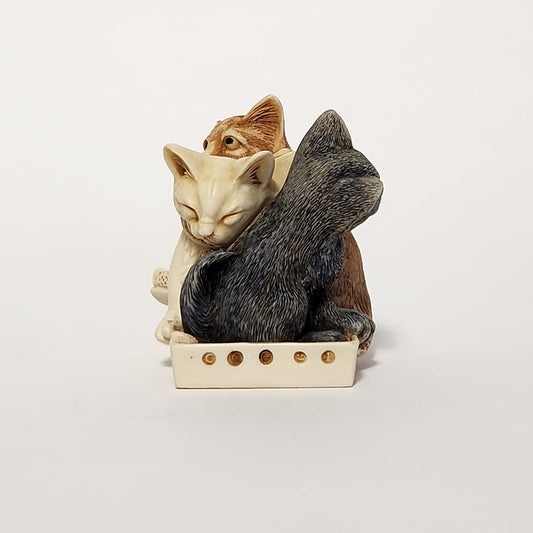 Harmony Kingdom - Peter Calvesbert - Powder Room Trinket Box 2001