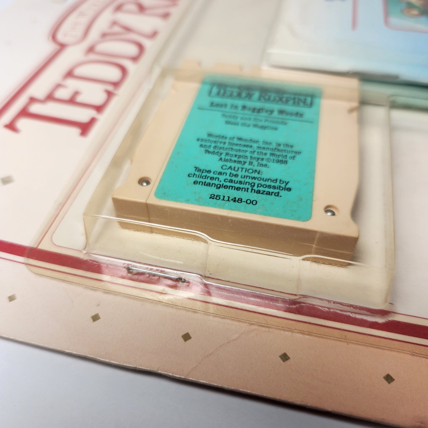 Worlds of Wonder - The World of Teddy Ruxpin Animated Talking Toy and Telephone (Bundle) 1990