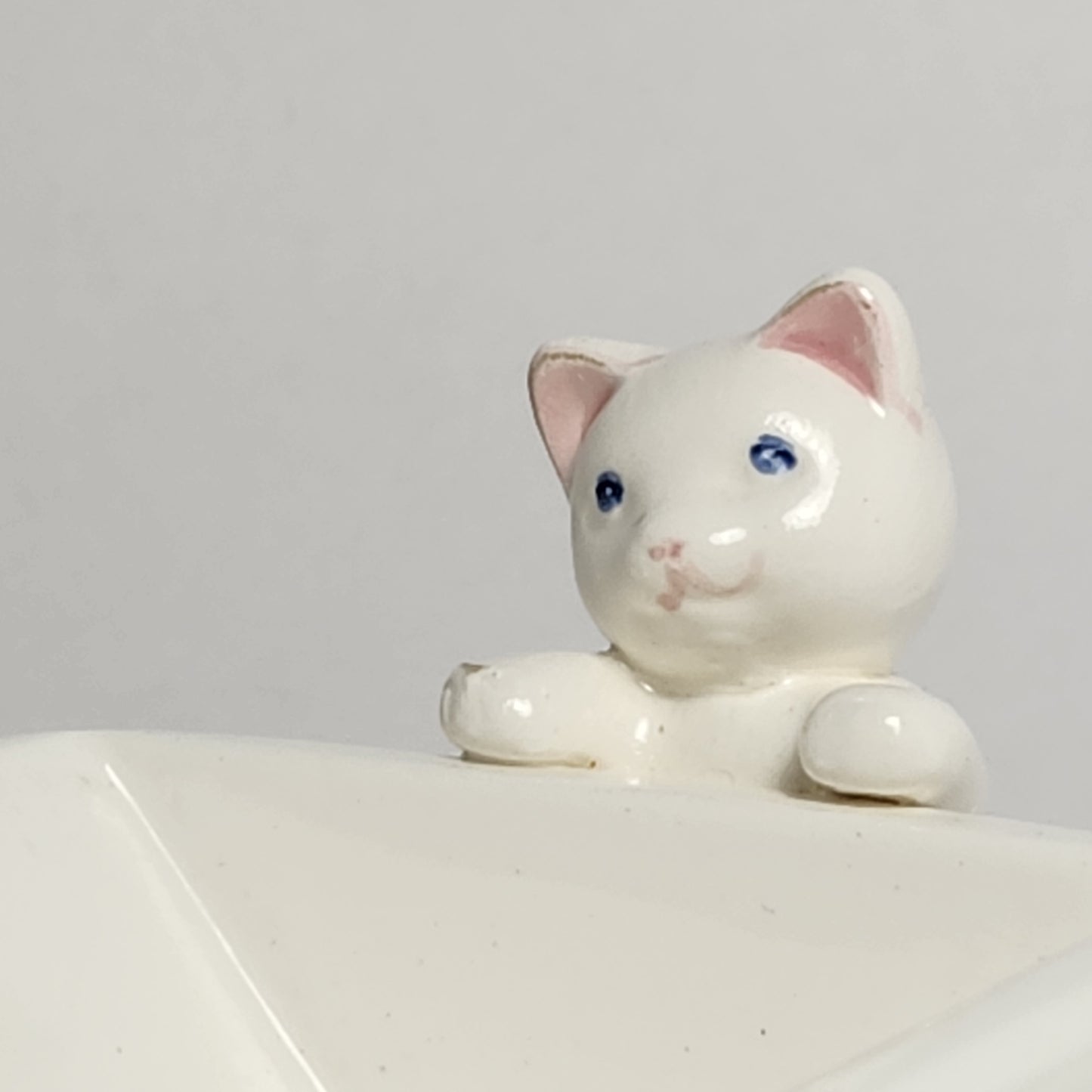 Avon - Ceramic Kitten Cracker Server Dish