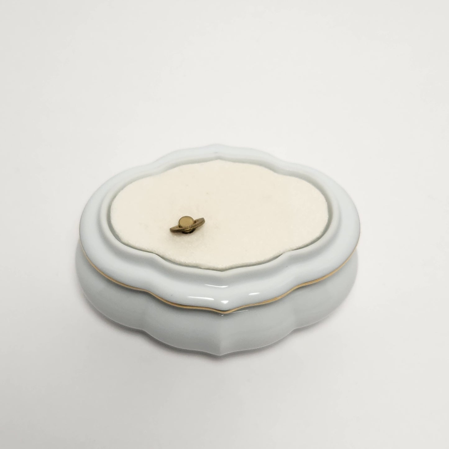 Avon - "Memories are for Sharing" Floral Musical Trinket Box 1983