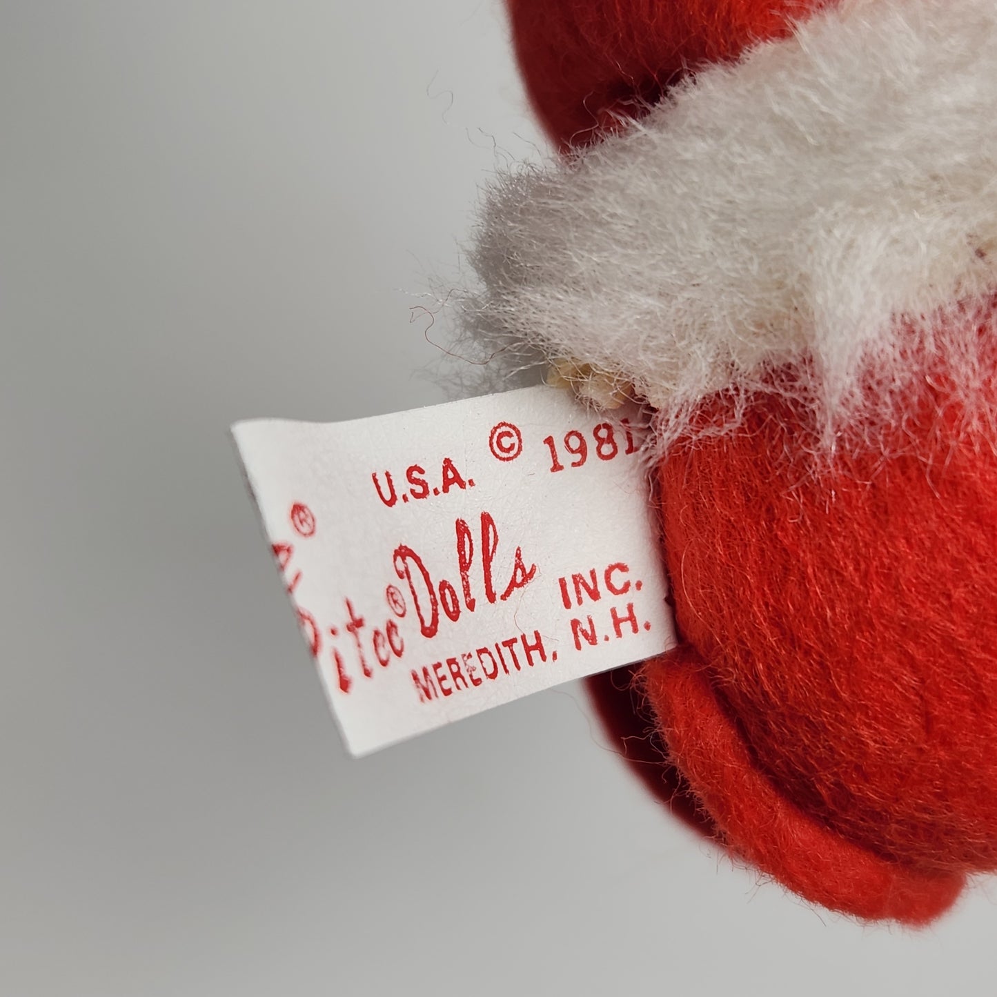 Annalee Mobilitee Dolls - Santa Claus Doll with Present 1981