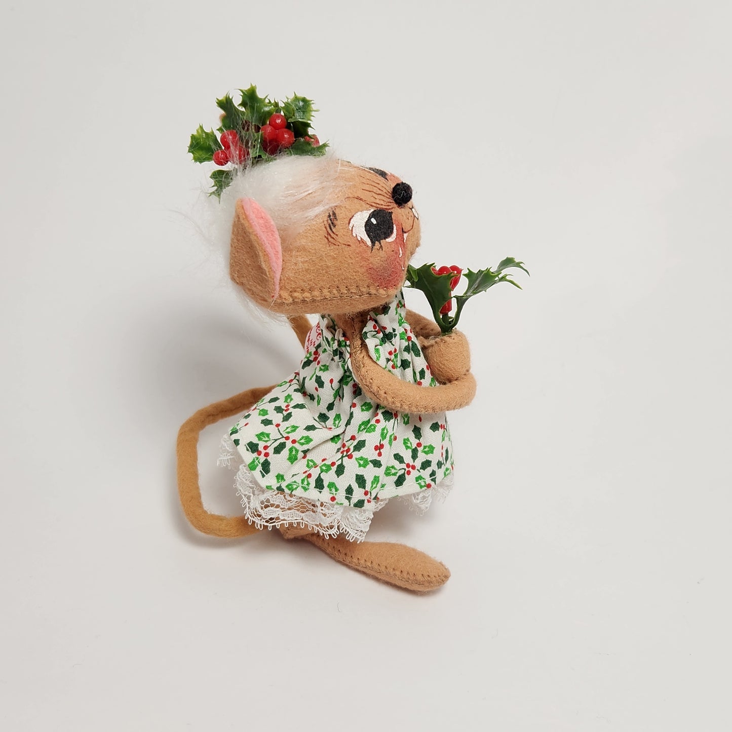 Annalee Mobilitee Dolls - Mouse Doll with Mistletoe Dress 1995