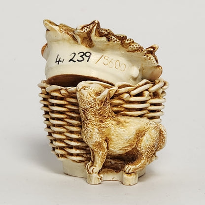 Harmony Kingdom - David Lawrence - Kitty's Kipper Trinket Box 1998