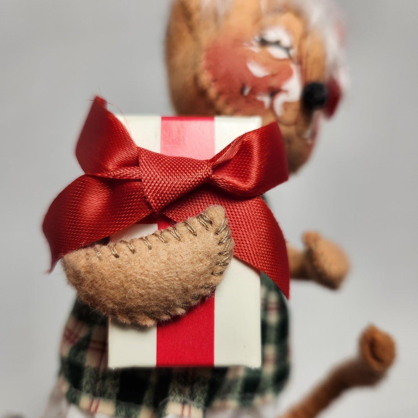 Annalee Mobilitee Dolls - Mouse Doll with Plaid Dress and Present 1995