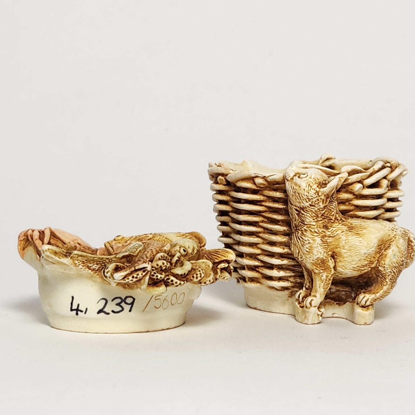 Harmony Kingdom - David Lawrence - Kitty's Kipper Trinket Box 1998