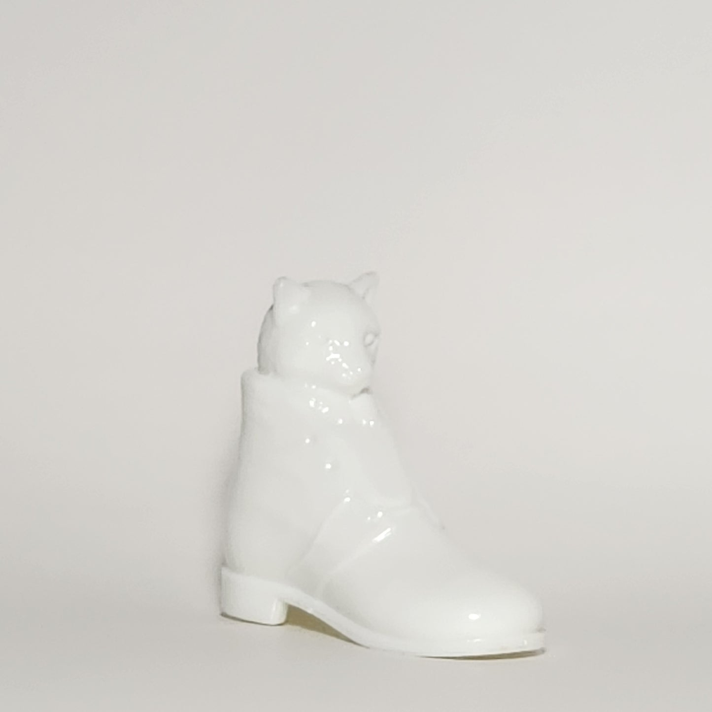 Westmoreland - Puss in Boots White Milk Glass Figurine