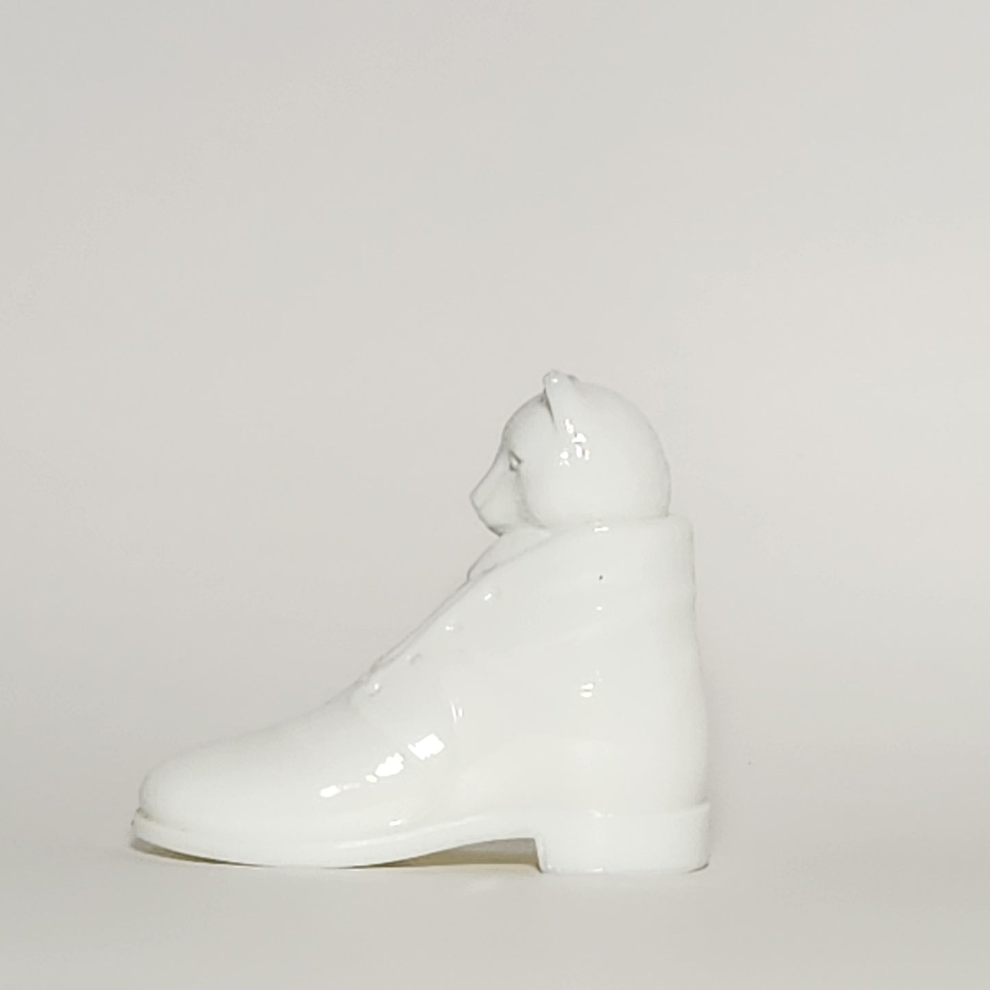 Westmoreland - Puss in Boots White Milk Glass Figurine