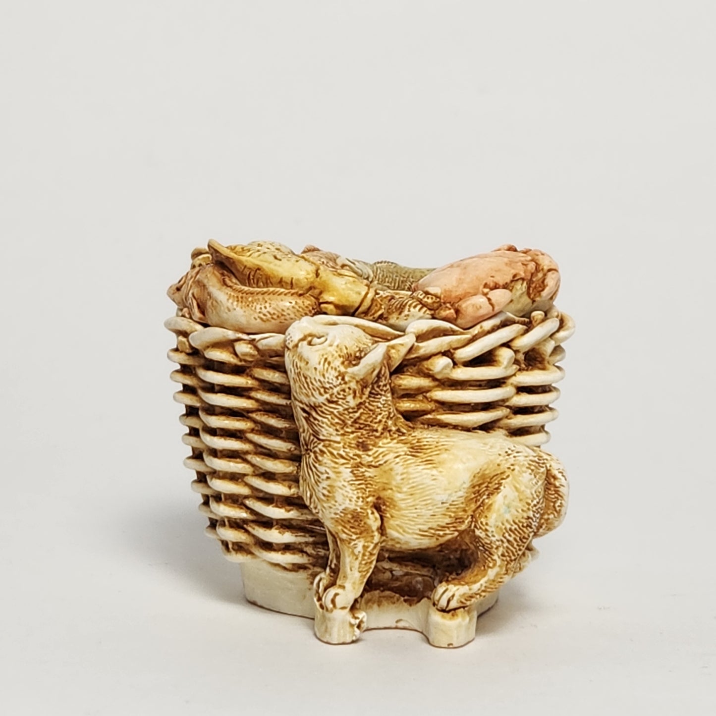 Harmony Kingdom - David Lawrence - Kitty's Kipper Trinket Box 1998